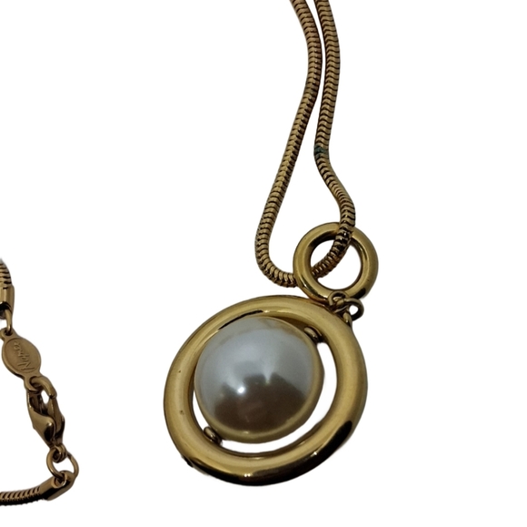 NAPIER VINTAGE GOLD TONE FAUX PEARL NECKLACE & DROP EARRINGS - Picture 3 of 8